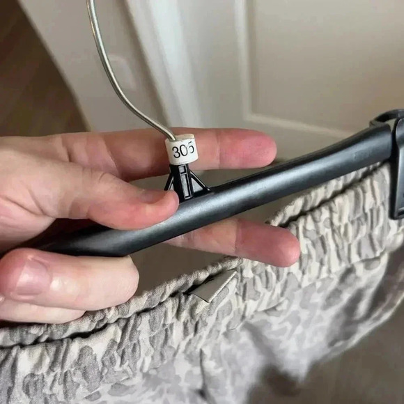 305 Varley Animal Print Lounge Pants Size Small - Picture 8 of 8